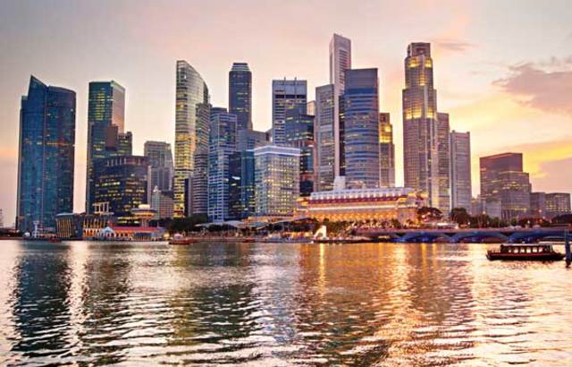 Wealthy Singaporeans favour cash compared to HK counterparts