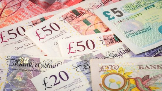 UK dividends dip as world sees record payouts
